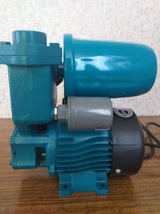 Продаю водопроводный насос помпа