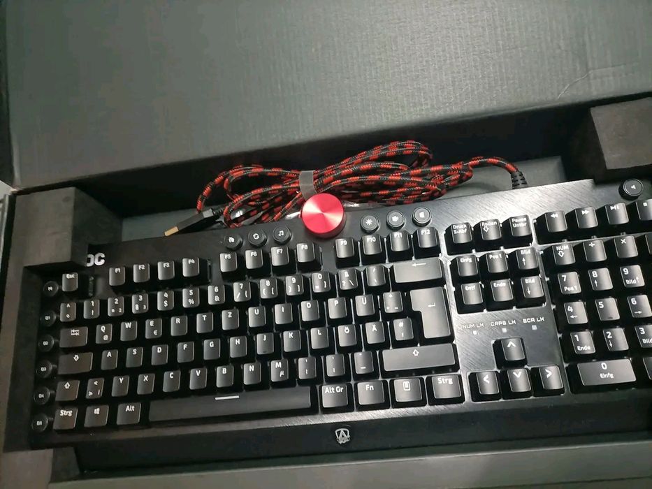 НЕИЗПОЛЗВАНА Геймърска клавиатура AOC AGK700 AGON 150 ЛЕВА