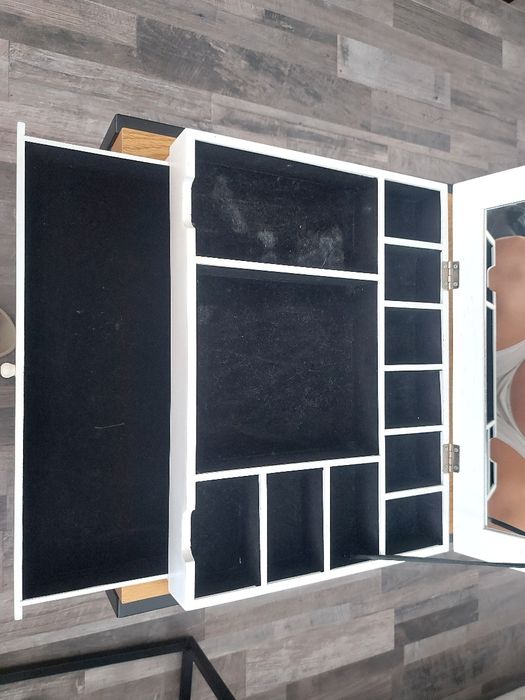 Дървена кутия за бижута