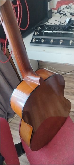 Продам классическую гитару