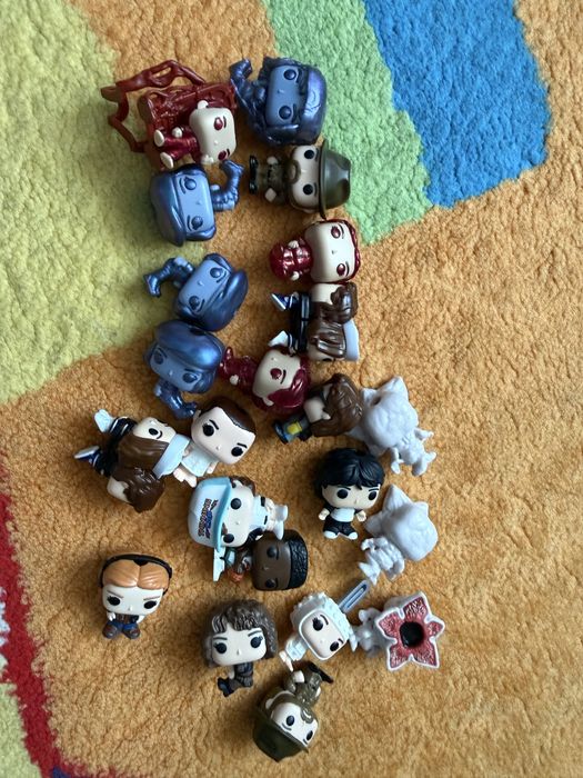 Figurine kinder stranger things mario minecraft