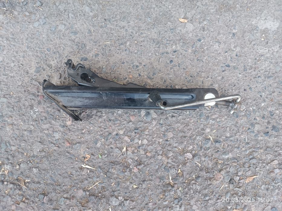 Продам Домкрат от Нексий 1-2. Дамкрат сотаман Нексия 1-2 учун.