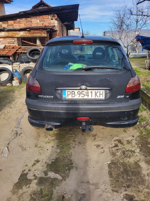 Продавам пежо 206