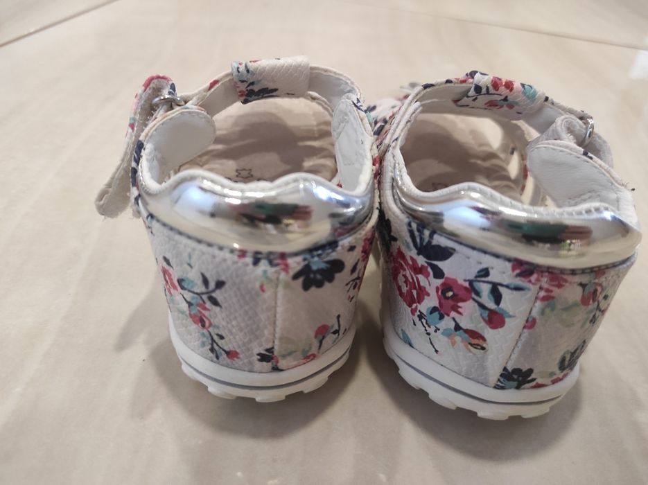 Сандали за момиче 24 номер