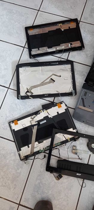 Pachet laptopuri Acer defecte, pentru piese. Totul la 100 de lei