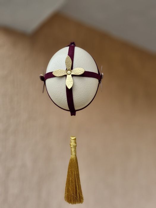 Ou struț policandru