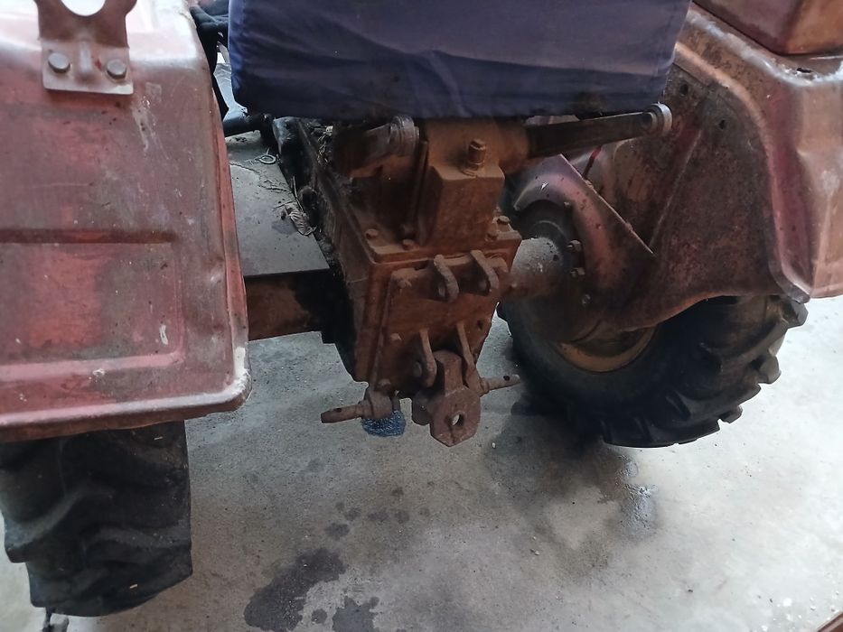 Minitraktor sotiladi