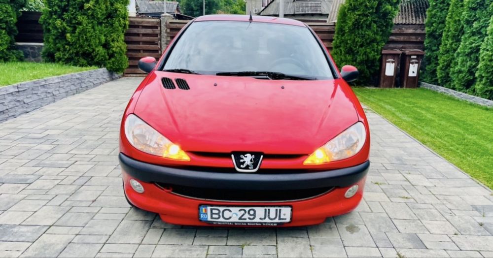 Vând Peugeot 206, an fabricație 2004, motor 1.4 HDi Diesel , clima , geamuri electrice