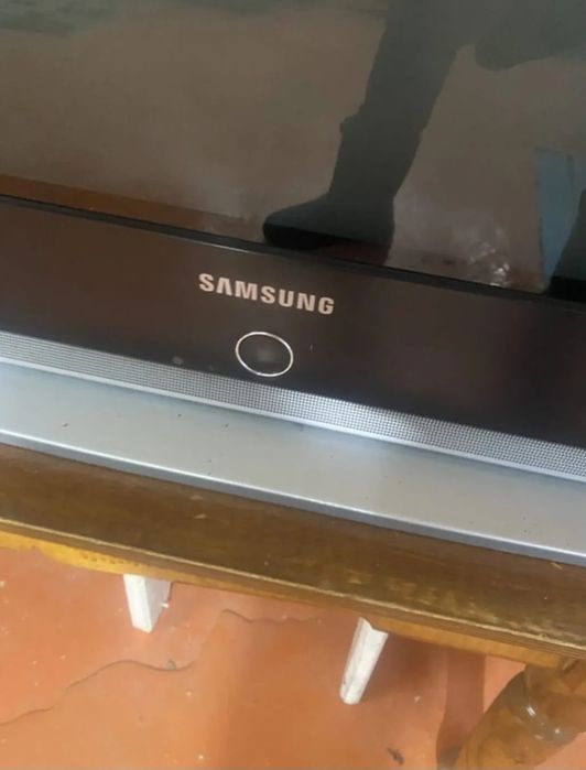 Телевизоры два рабочих для дачи гаража