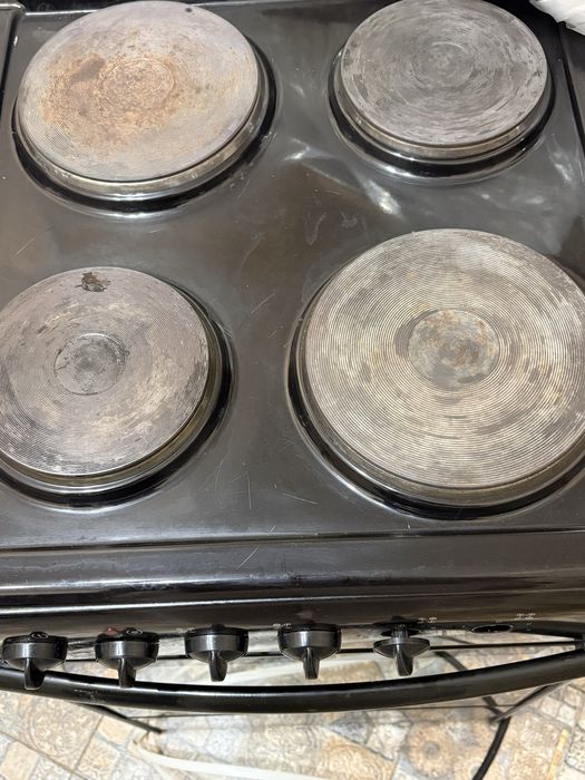 Продам б/у электрическую духовку