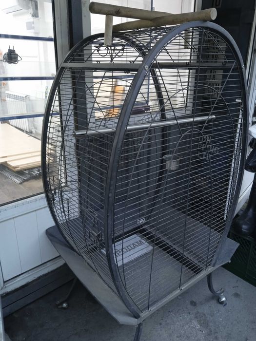 Продается большая клетка для попугаев