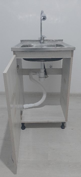 Oshxona moykasi. Smistiteli bilan birga