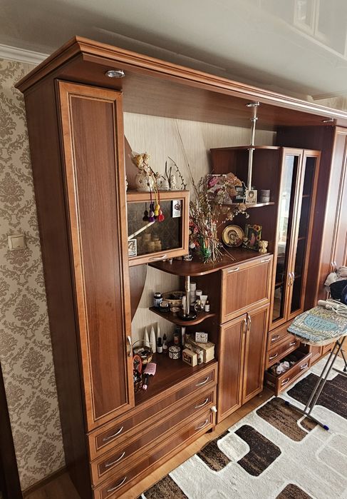 Стенка в хорошем состояние  самовывоз