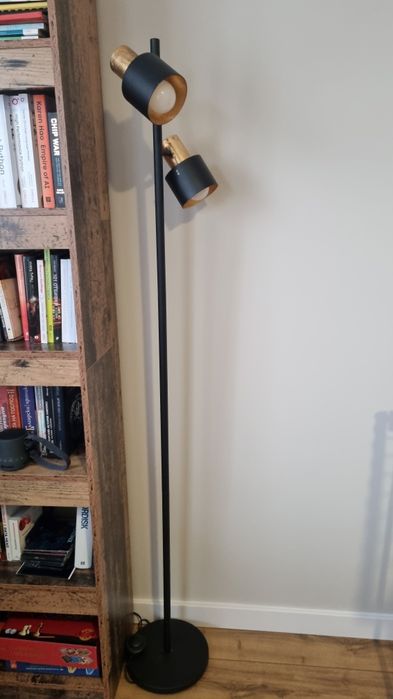 Черен правостоящ лампион