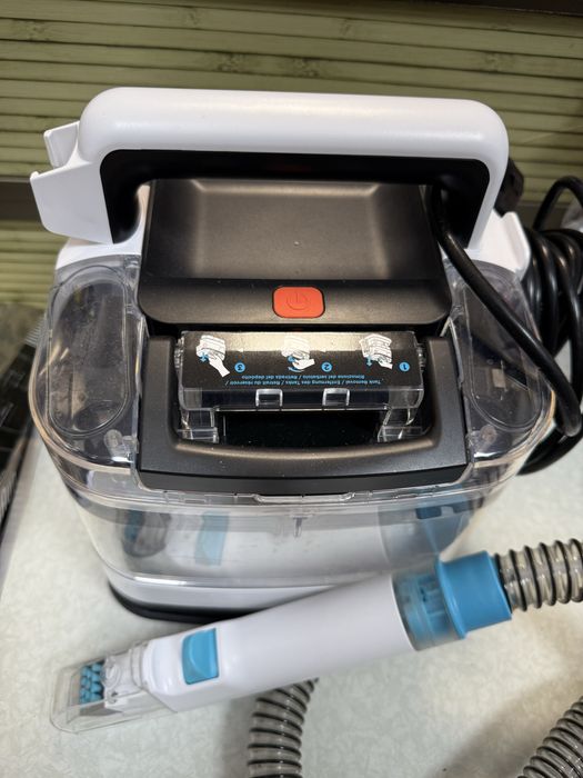 Преносима прахосмукачка за килими и тапицерии Shark StainStriker