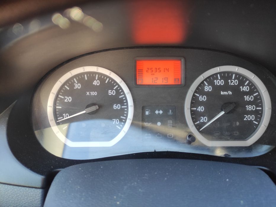 Vând Logan mcv 1.6 16v