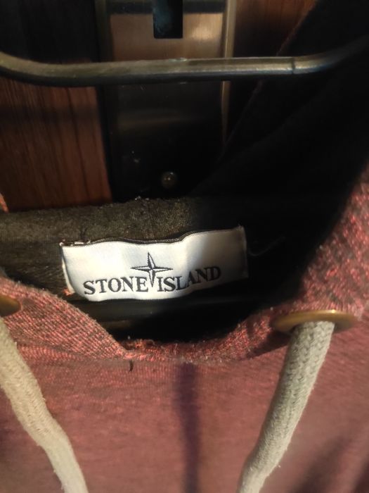 Тъмно червен суичър