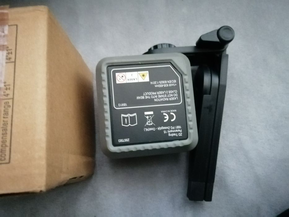 Лазерен нивелир 18W13