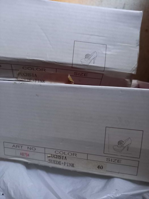 Дамски обувки чисто нови два чифта