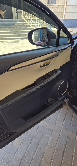 Автомобиль Lexus NX200