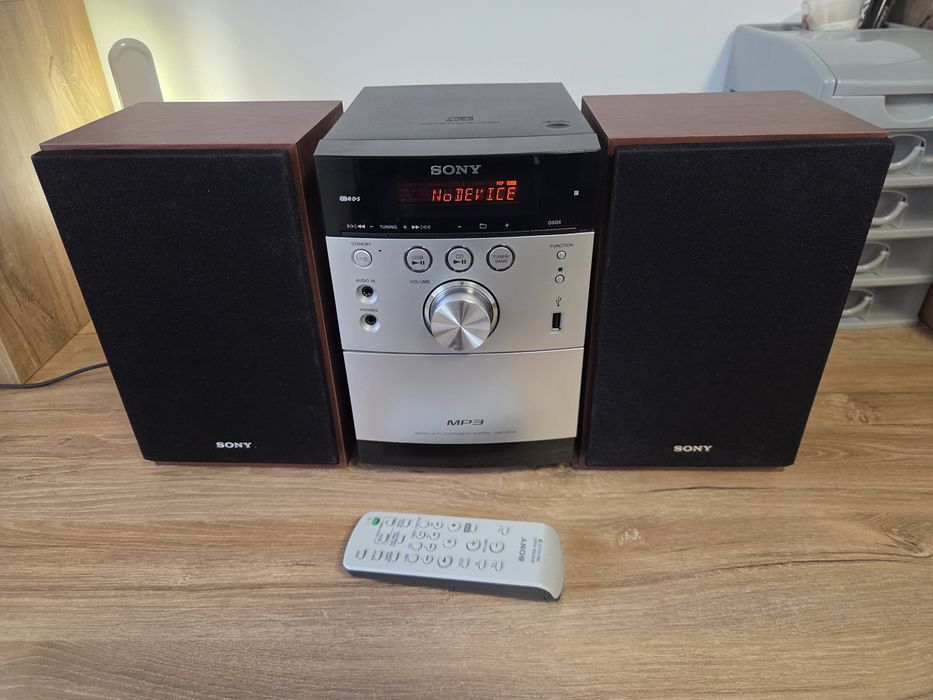 Mini combina audio Sony (radio, casetofon, CD, USB)