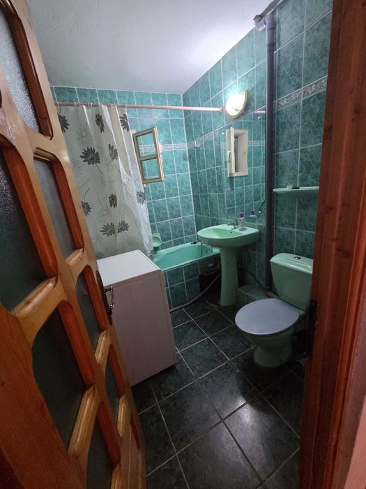 Închiriez apartament!