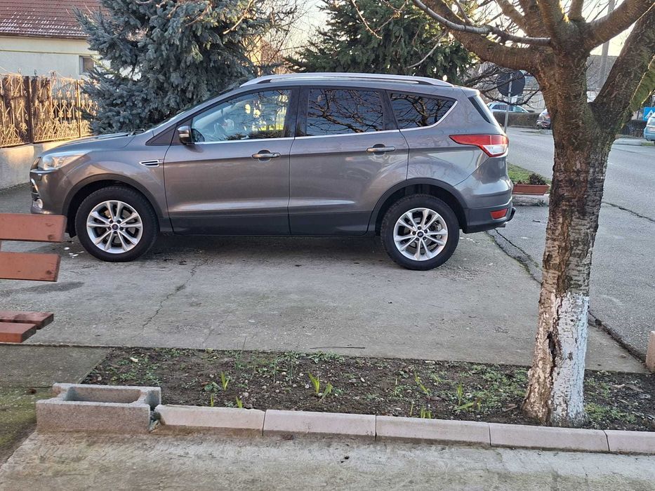 Vând sau schimb Ford Kuga