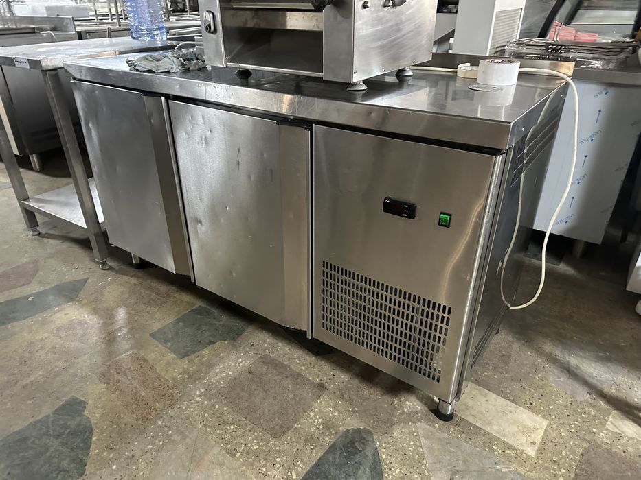 Продам столы холодильные