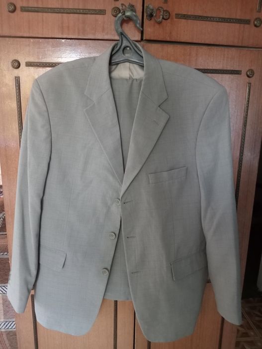 Продам мужской костюм