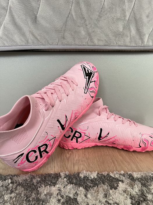 Чисто НОВИ Бутонки CR7 43 номер