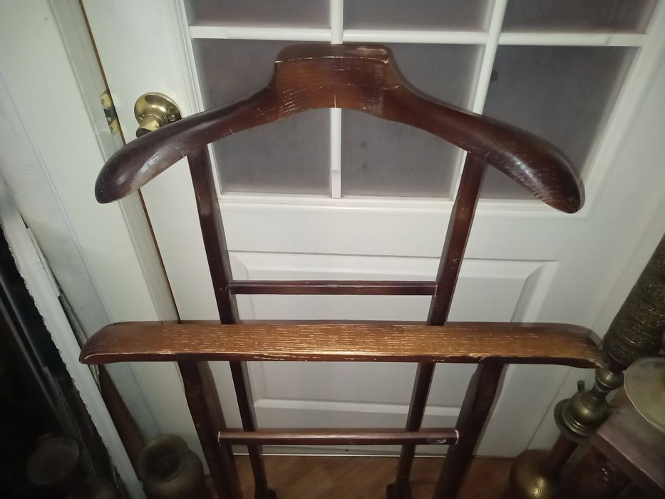 Деревянная вешалка б/у