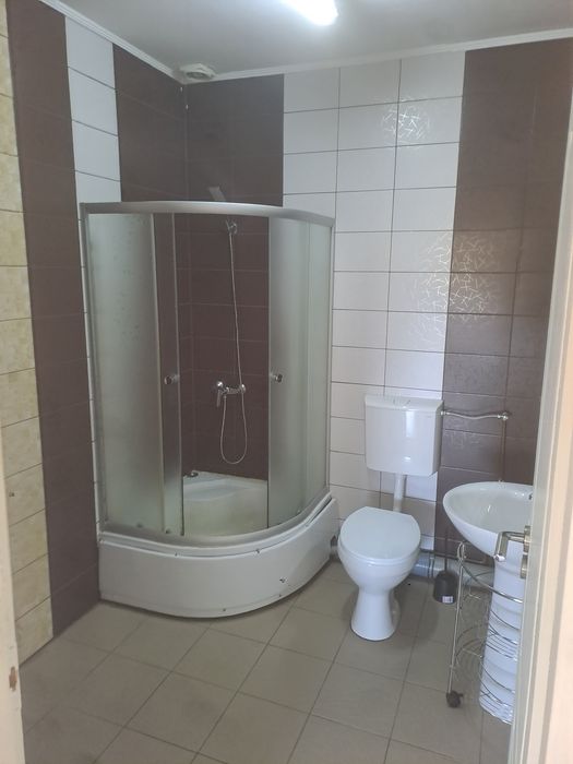 Închiriez apartament 3 camere