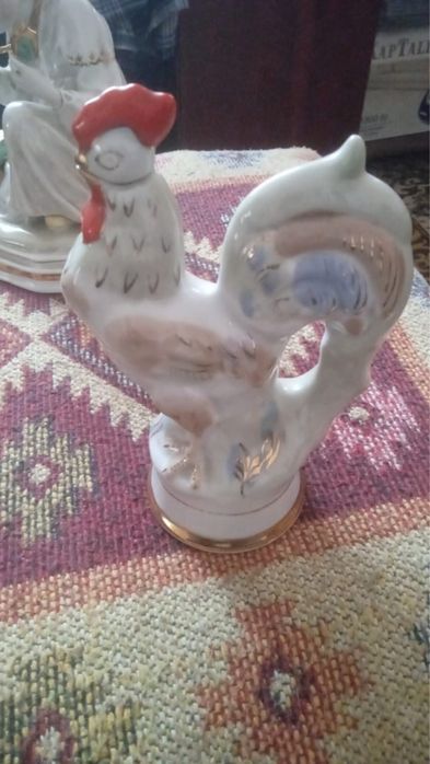 статуэтки фарфоровые и бокалы