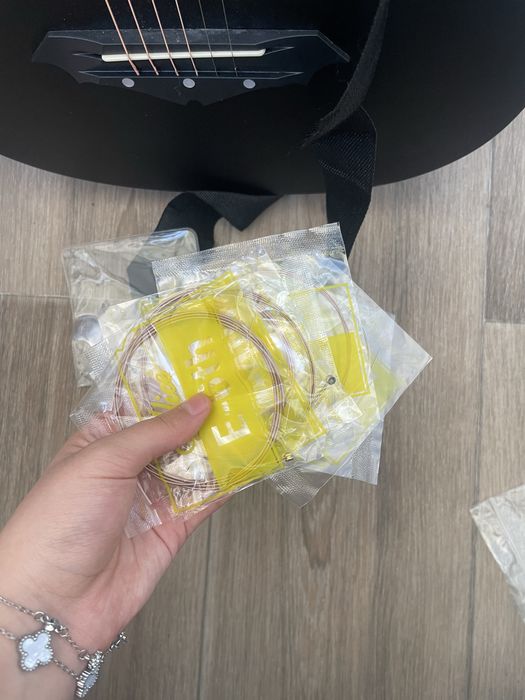 Продам гитару срочно!!! (комплект)