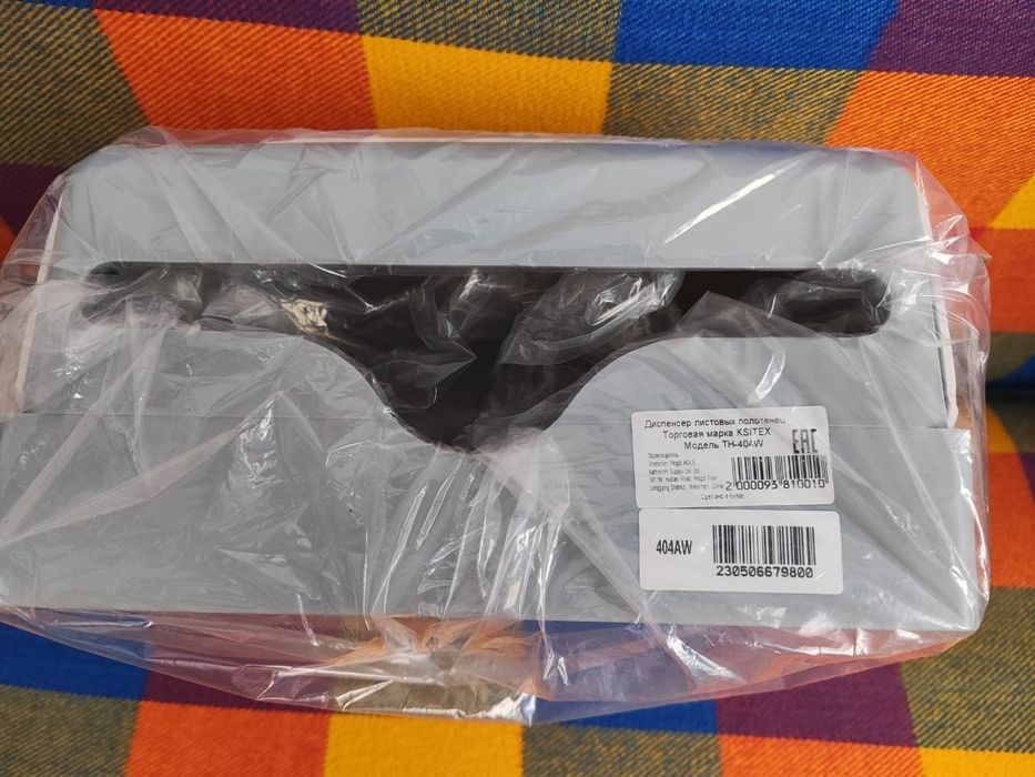 продам диспенсер листовых полотенец