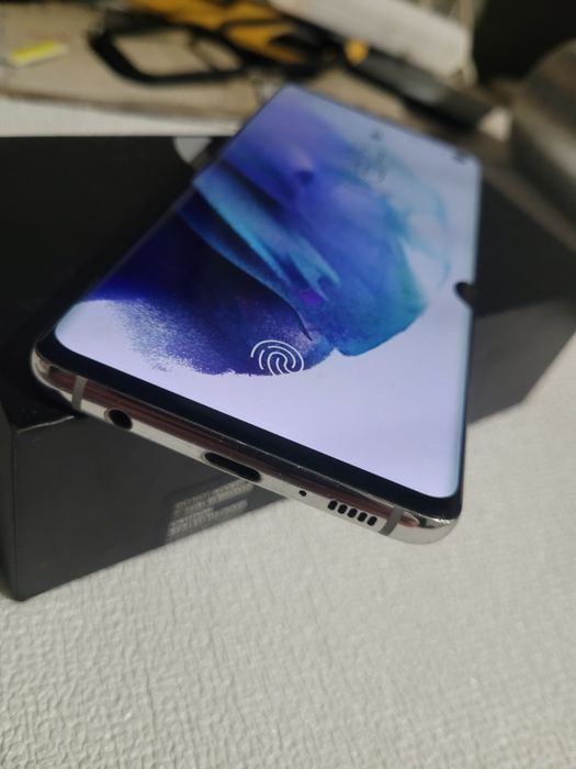 Продам Samsung S10 торг за 30к окончательно