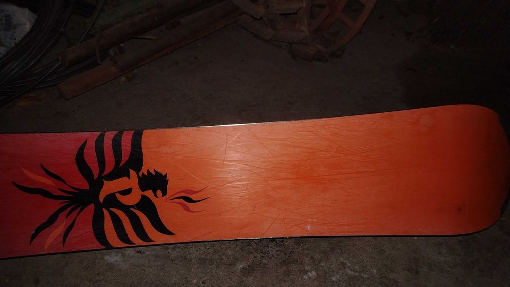 Vând placa de snowboard