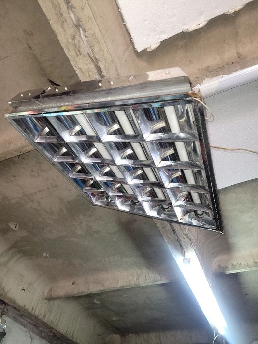 Светильники для гаража отдам