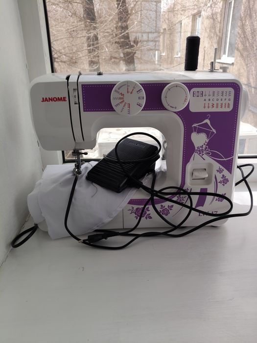 Швейная машинка Janome