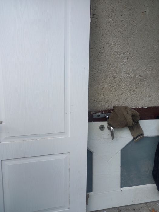 Врати 8 броя не са слагани без каси малки забележки от товарене и разт