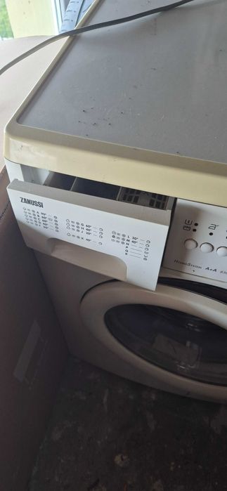 Продавам автоматична пералня Zanusi