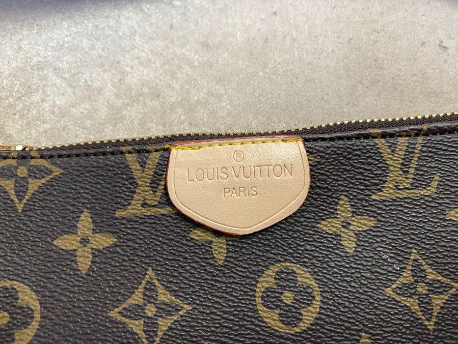 Geantă LV model Multi Pochette Accessoires cu baretă lată neagră