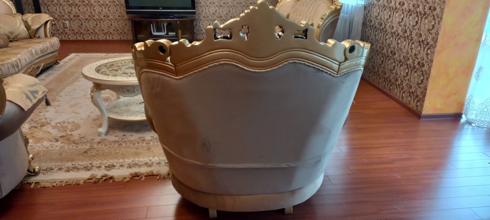 Продаются два кресла, классика