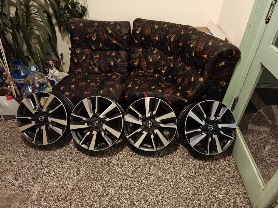 4 броя оригинални джанти на Нисан, стават и за Рено