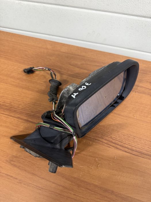 Правое боковое зеркало на бмв е38