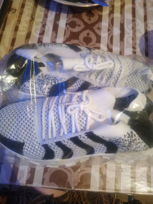 Срочно продам кроссовки