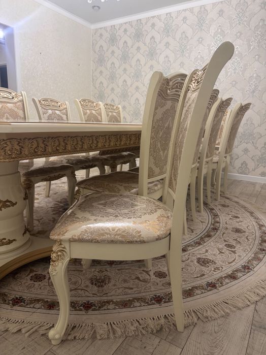 Продам стол и стулья