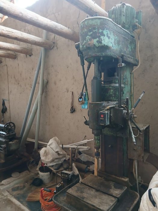 Токарний сверлилная станок