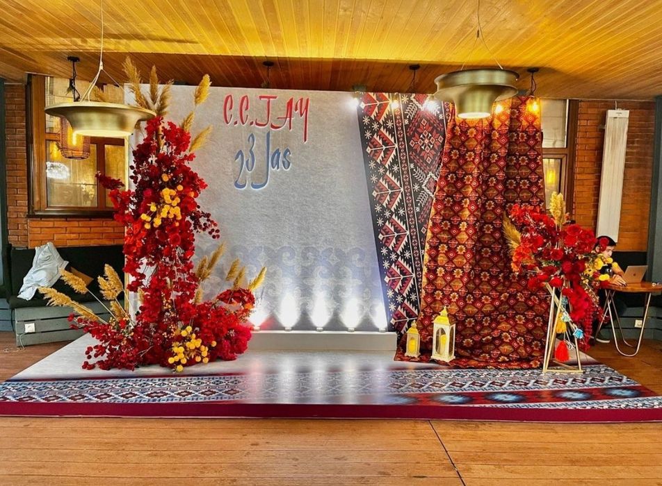 Юрта,  оформление в национальном стиле