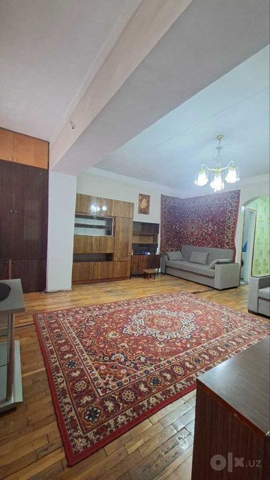 Продам Юнусабад11 1/1/4 галерейка 42м2